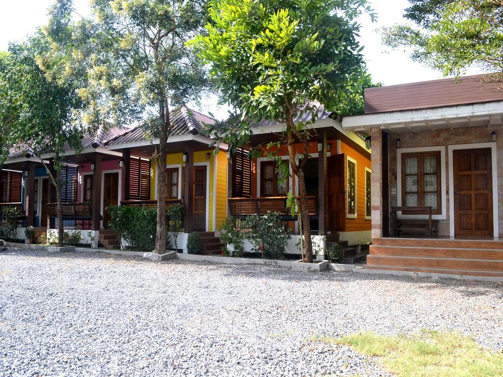 Hotel Toffee House Nakhon Nayok Esterno foto