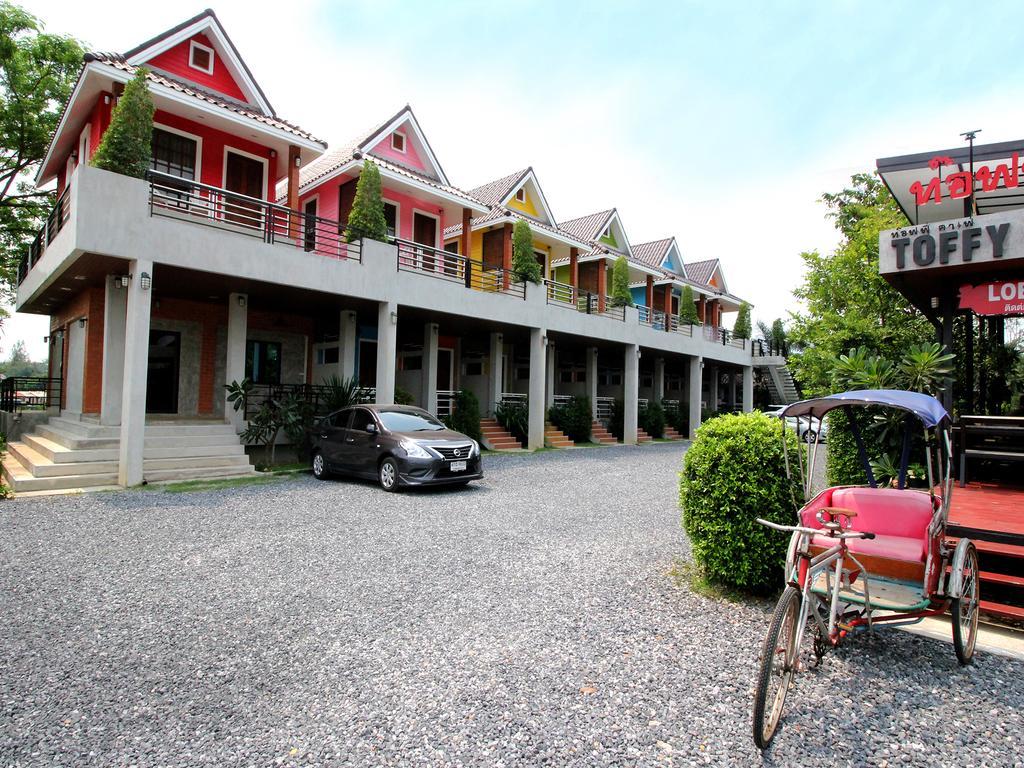 Hotel Toffee House Nakhon Nayok Esterno foto